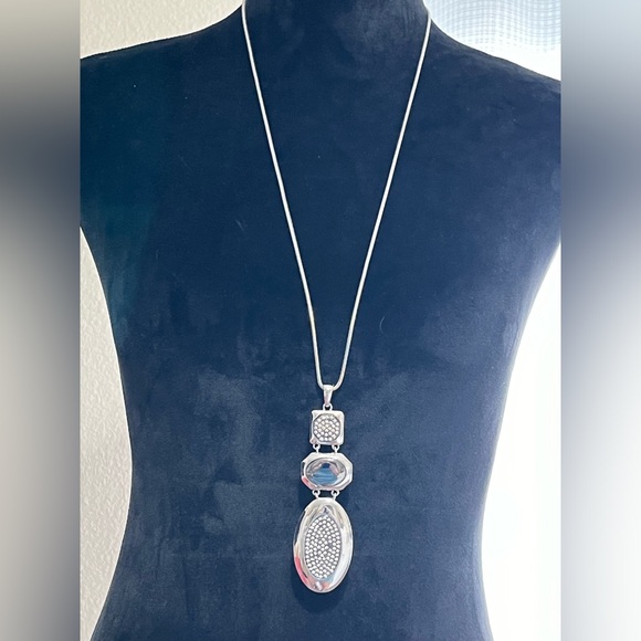 Stunning CHICO’S Reversible 3 Pendant Statement Necklace - NWT’s - Picture 2 of 10